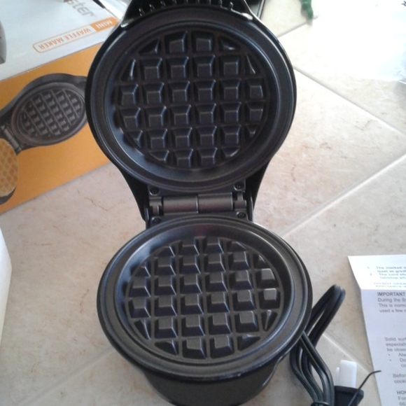 Toastmaster Kitchen | Toastmaster Mini Waffle Maker | Poshmark
